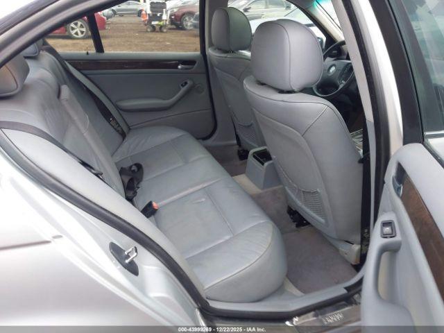 BMW 3 Series Image 8