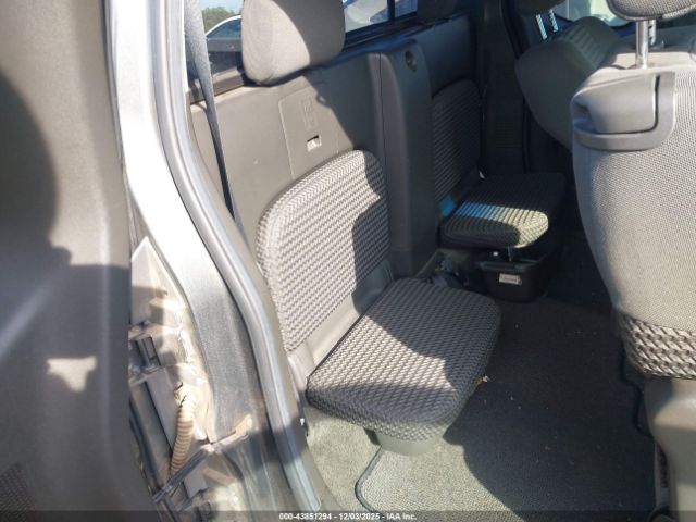 Nissan Frontier Se Image 10