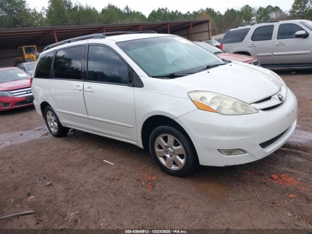 Toyota Sienna Xle Image 1