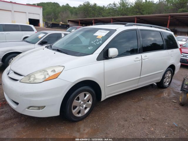 Toyota Sienna Xle Image 8