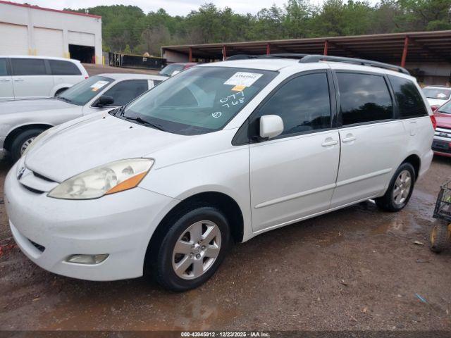 Toyota Sienna Xle Image 8
