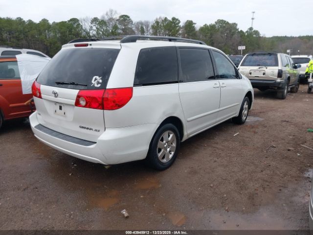 Toyota Sienna Xle Image 4