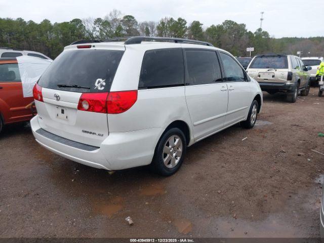 Toyota Sienna Xle Image 4