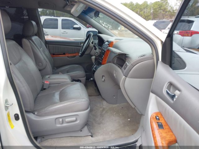 Toyota Sienna Xle Image 6