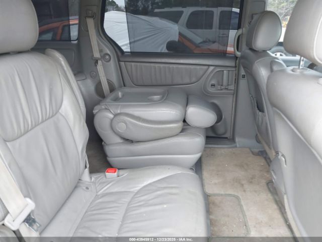 Toyota Sienna Xle Image 9