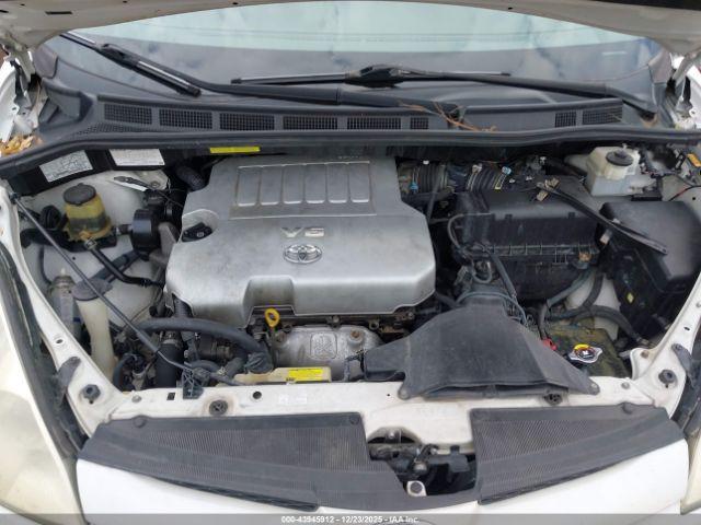 Toyota Sienna Xle Image 3