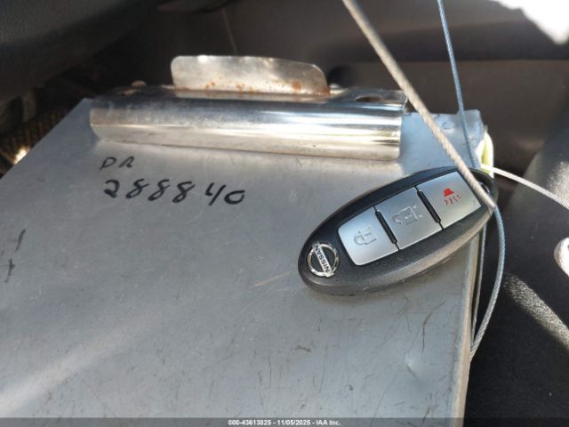 Nissan Pathfinder S Image 11