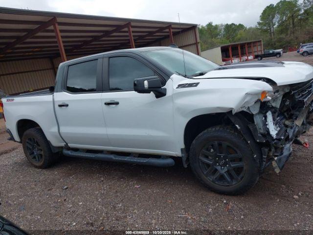 Chevrolet Silverado 1500 4wd  Short Bed Lt Trail Boss Image 9