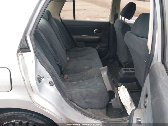 Nissan Versa 1.8s Image 11