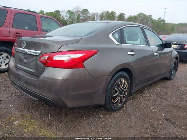 Nissan Altima 2.5 S Image 10