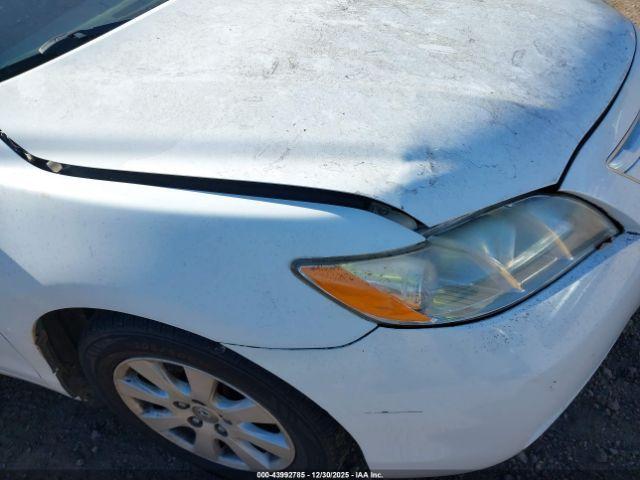 Toyota Camry Xle V6 Image 8