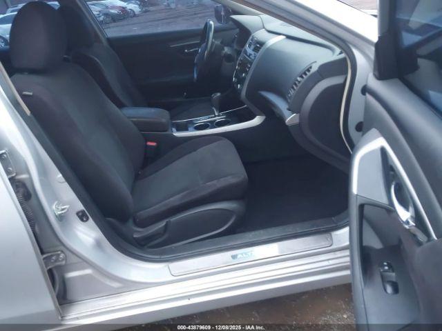 Nissan Altima 2.5 Sv Image 2