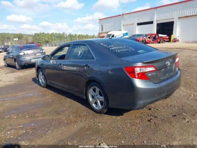 Toyota Camry Se Image 3