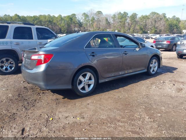 Toyota Camry Se Image 11