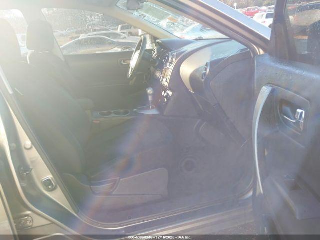 Nissan Rogue S Image 7