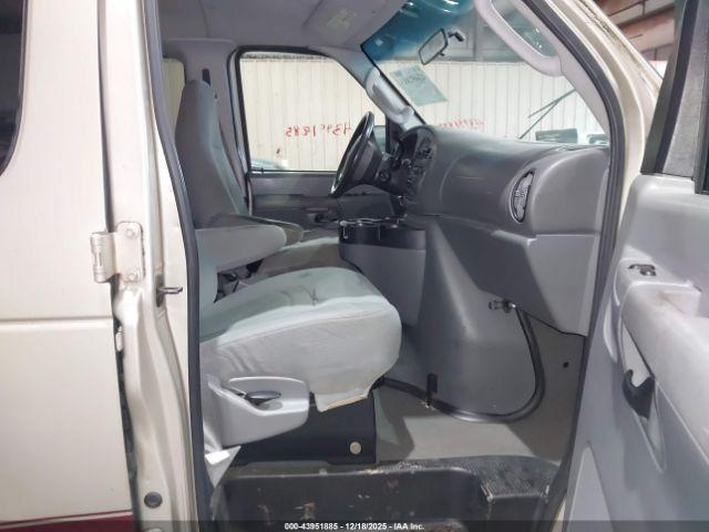 Ford E-350 Image 4