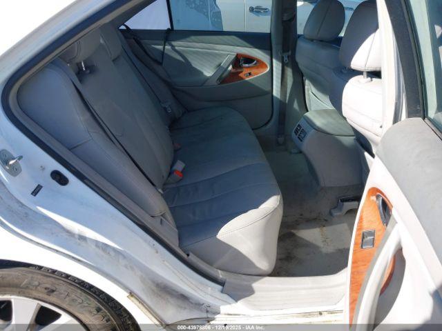 Toyota Camry Xle V6 Image 7