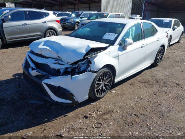 Toyota Camry Se Image 3