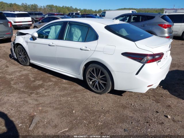 Toyota Camry Se Image 8