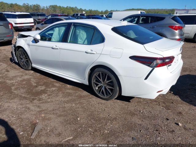 Toyota Camry Se Image 8