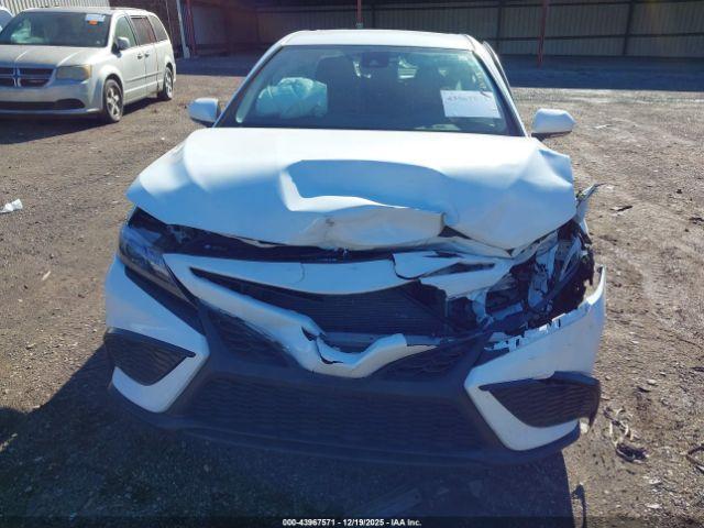 Toyota Camry Se Image 10