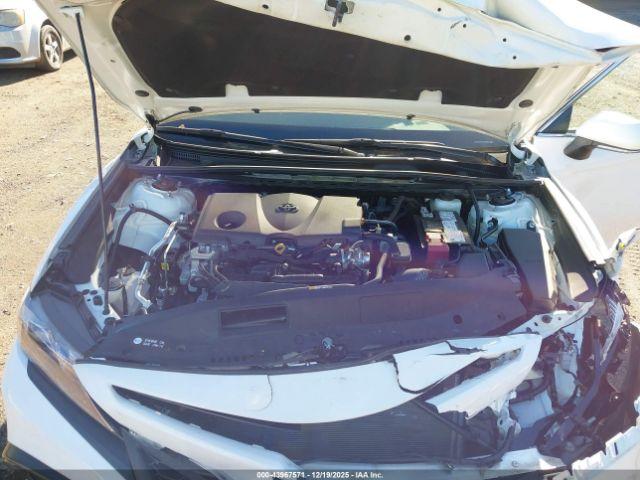 Toyota Camry Se Image 15