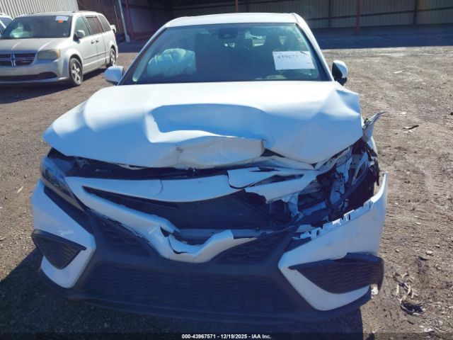 Toyota Camry Se Image 7