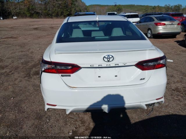 Toyota Camry Se Image 5