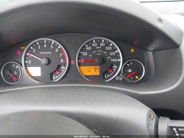 Nissan Pathfinder Silver Image 10