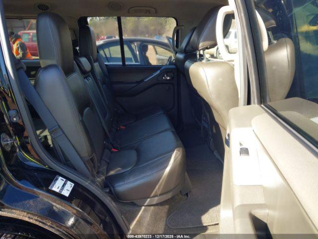 Nissan Pathfinder Silver Image 3