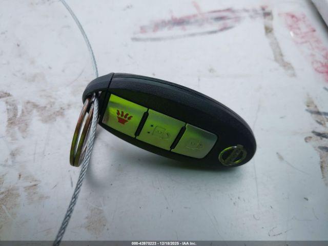 Nissan Pathfinder Silver Image 7