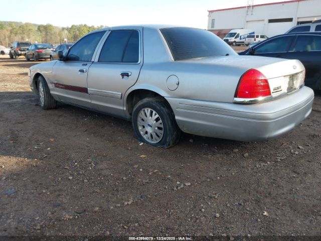Ford Crown Victoria Image 3