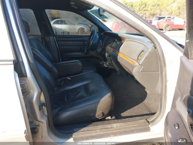 Ford Crown Victoria Image 7