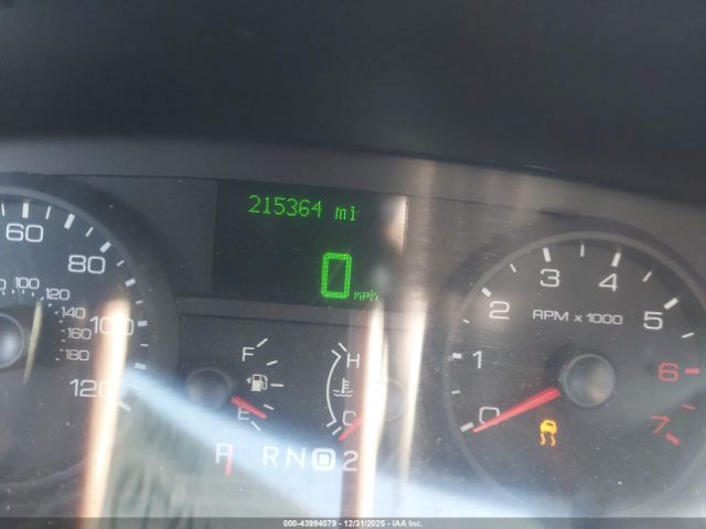 Ford Crown Victoria Image 5