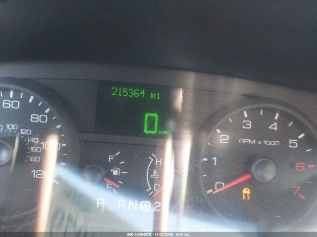 Ford Crown Victoria Image 5