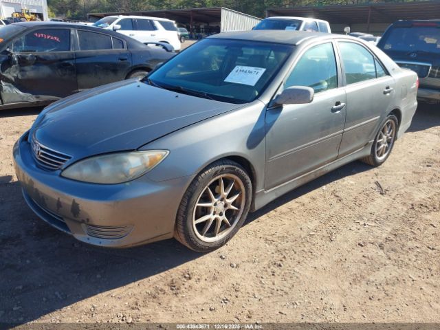 Toyota Camry Le Image 11