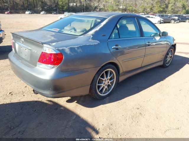 Toyota Camry Le Image 9