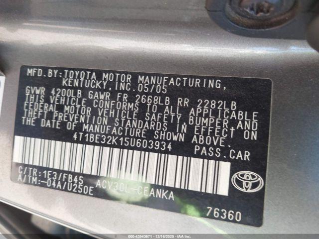 Toyota Camry Le Image 5