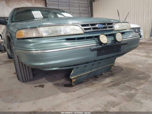 Ford Crown Victoria Image 6