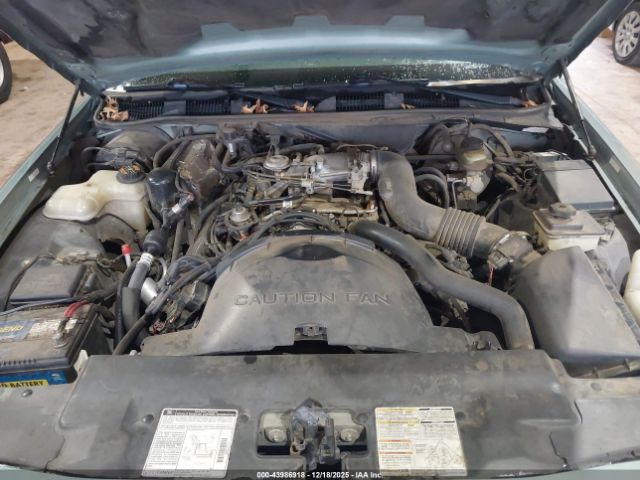 Ford Crown Victoria Image 7