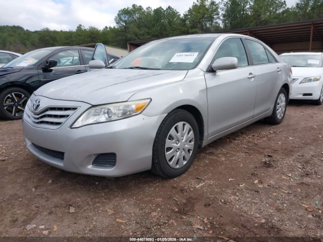 Toyota Camry Le Image 11