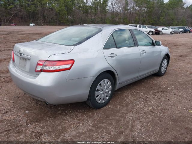 Toyota Camry Le Image 10