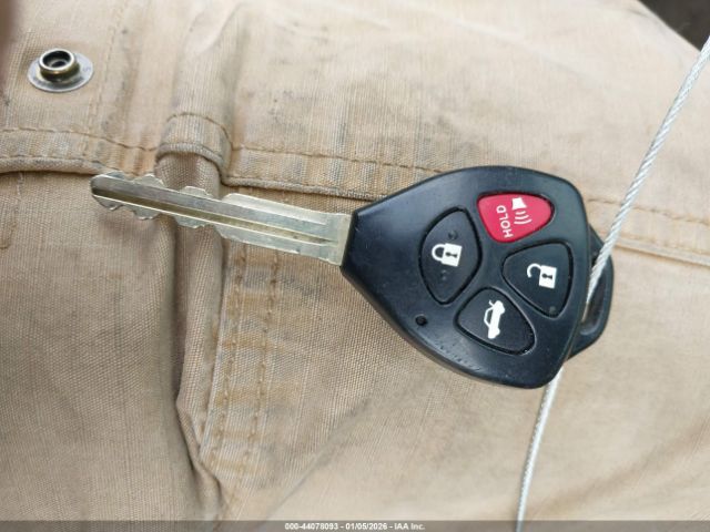 Toyota Camry Le Image 9