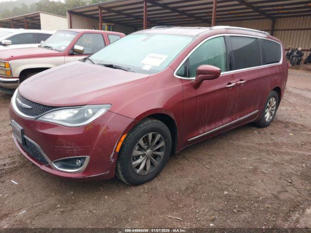 Chrysler Pacifica Touring L Image 4