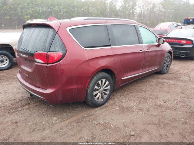 Chrysler Pacifica Touring L Image 5