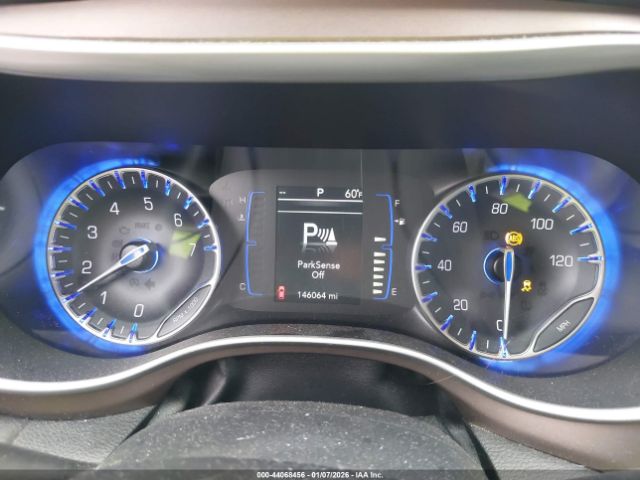 Chrysler Pacifica Touring L Image 7