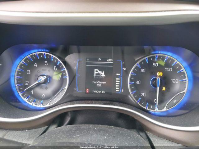 Chrysler Pacifica Touring L Image 7