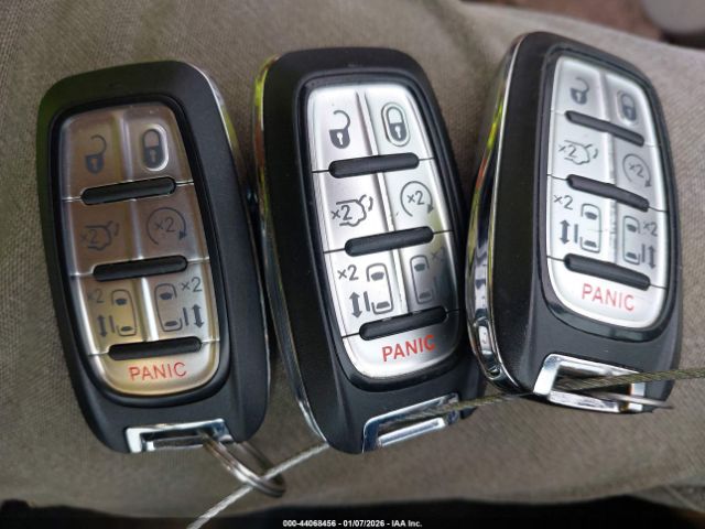 Chrysler Pacifica Touring L Image 8