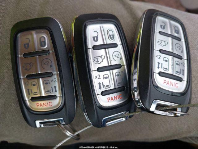 Chrysler Pacifica Touring L Image 8