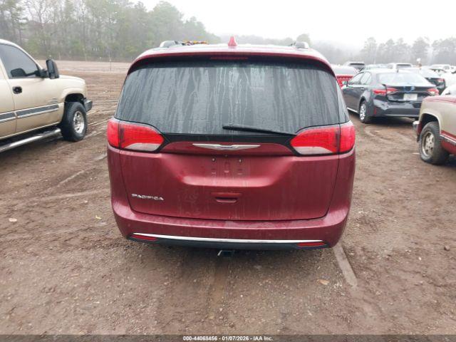 Chrysler Pacifica Touring L Image 13